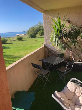 T2 sur la plage avec vue mer, dans résidence avec piscine